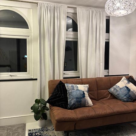 Newly Renovated Modern Studio Apartment In West Kensington 伦敦 外观 照片