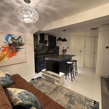 Newly Renovated Modern Studio Apartment In West Kensington 伦敦 外观 照片