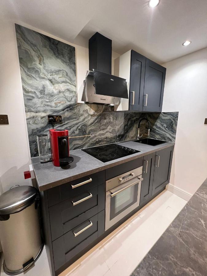 Newly Renovated Modern Studio Apartment In West Kensington 伦敦 外观 照片