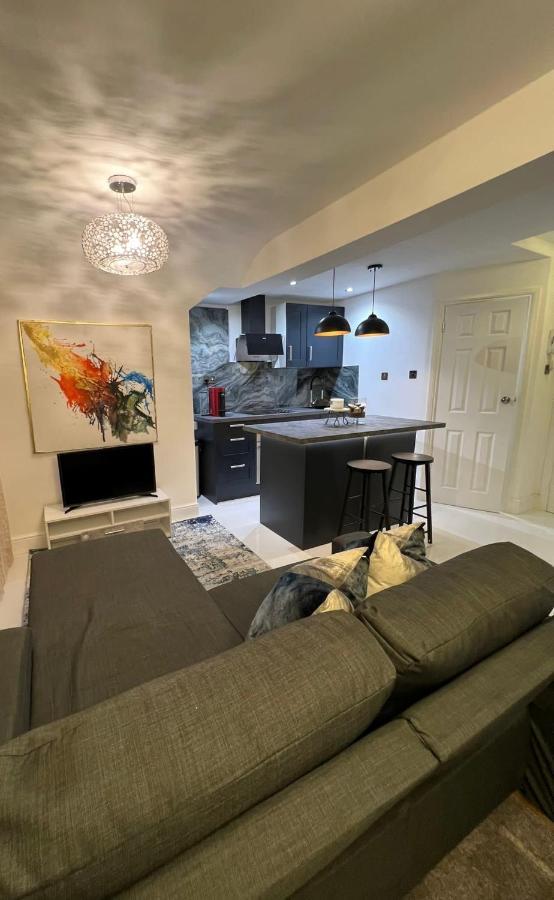 Newly Renovated Modern Studio Apartment In West Kensington 伦敦 外观 照片