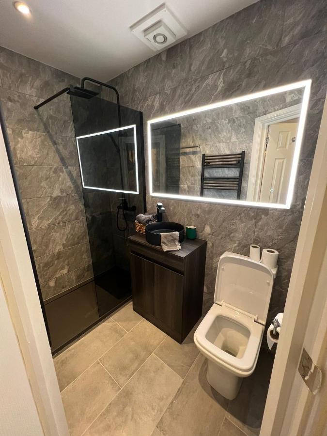 Newly Renovated Modern Studio Apartment In West Kensington 伦敦 外观 照片