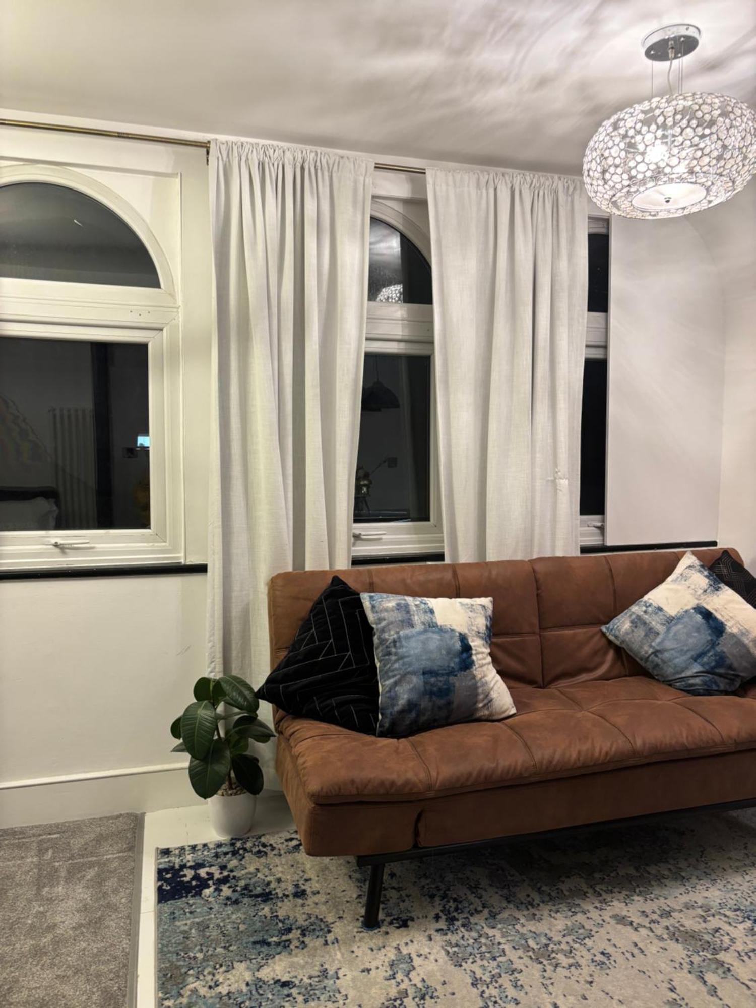 Newly Renovated Modern Studio Apartment In West Kensington 伦敦 外观 照片