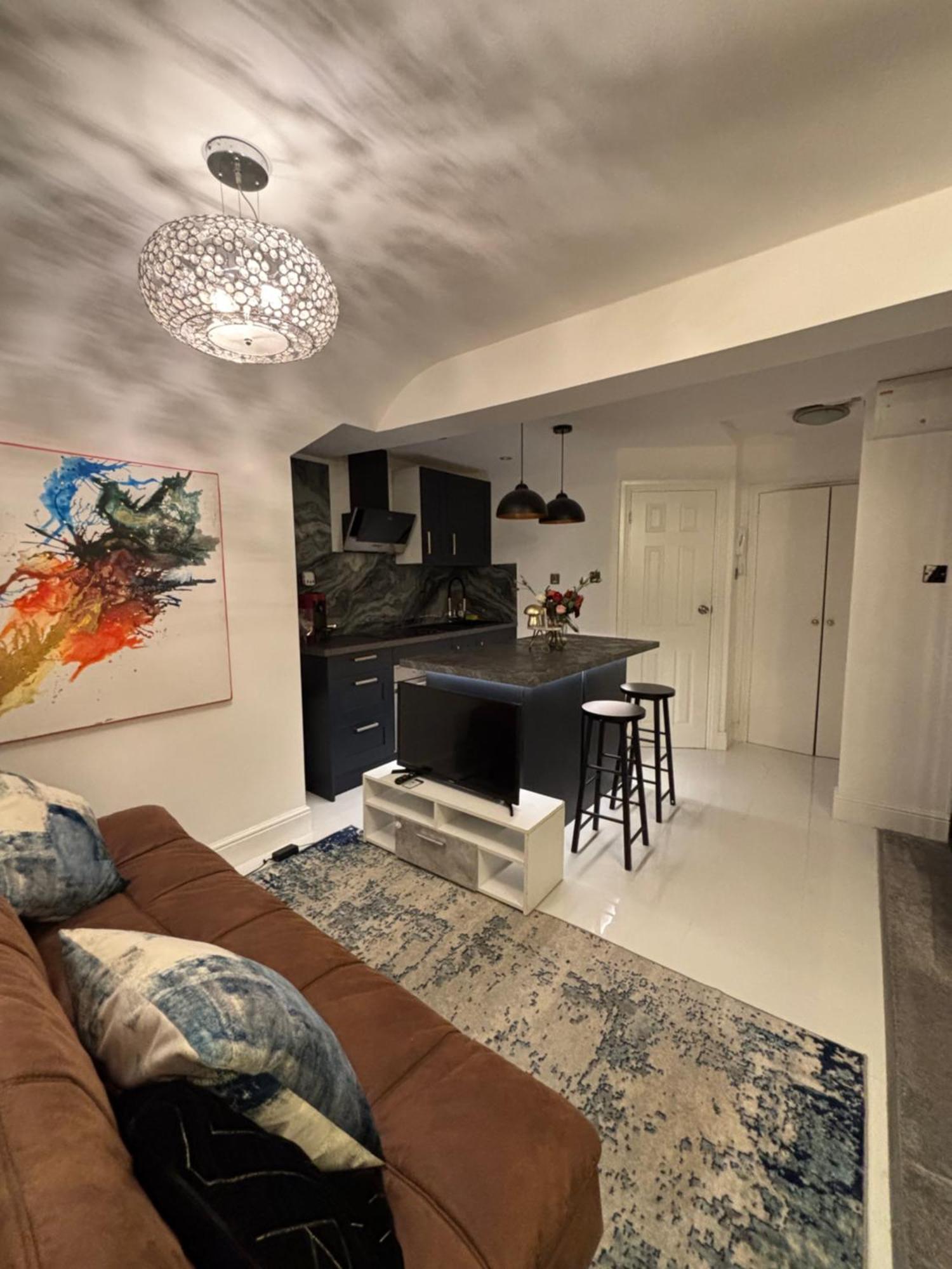 Newly Renovated Modern Studio Apartment In West Kensington 伦敦 外观 照片