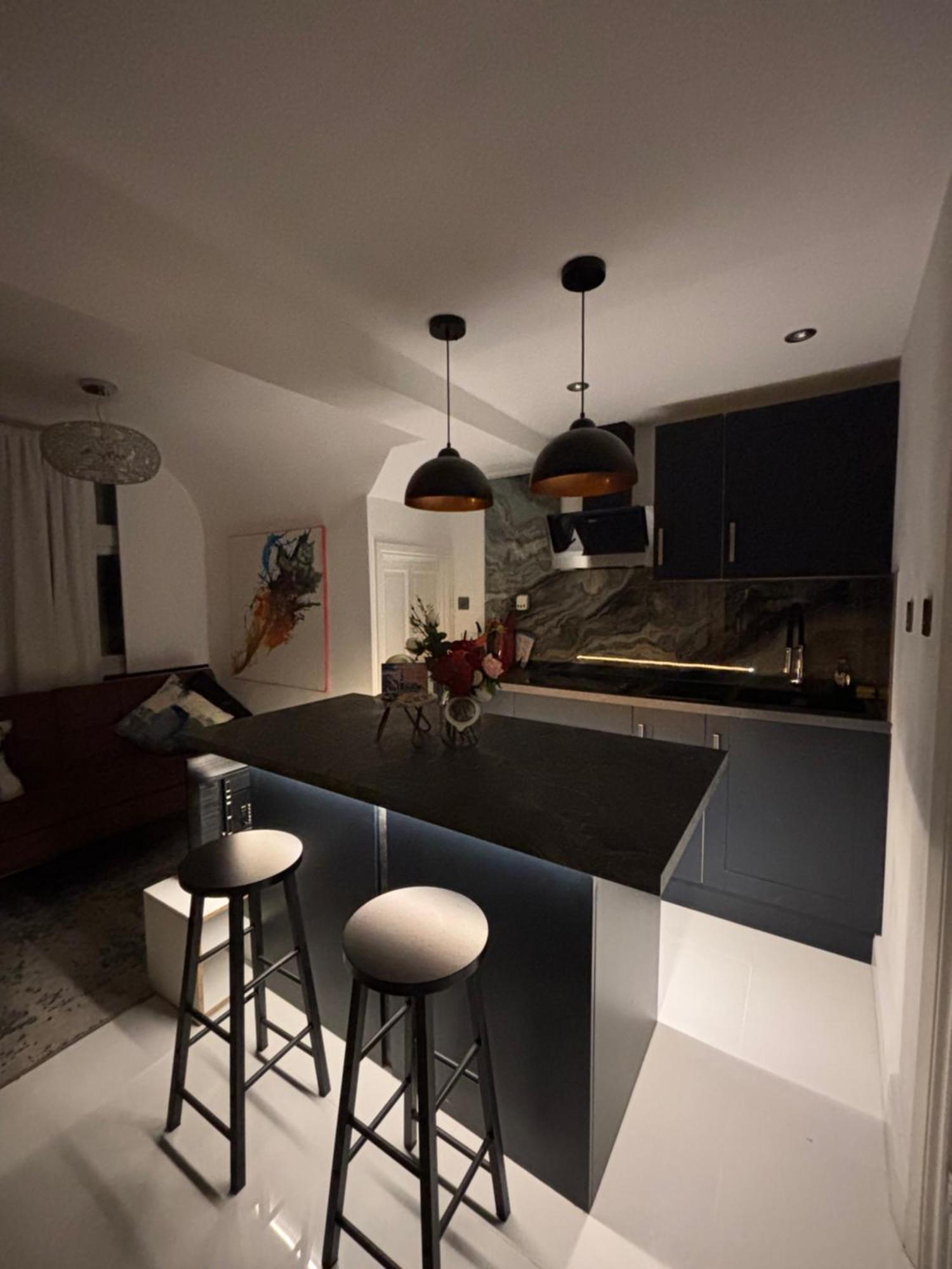 Newly Renovated Modern Studio Apartment In West Kensington 伦敦 外观 照片