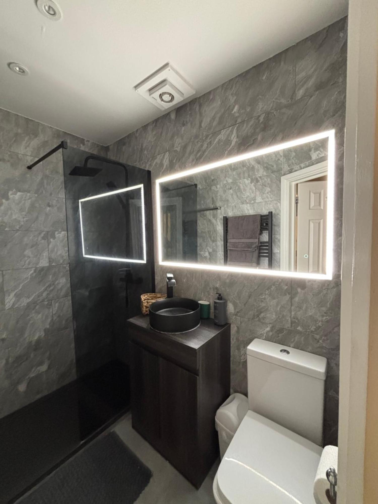 Newly Renovated Modern Studio Apartment In West Kensington 伦敦 外观 照片