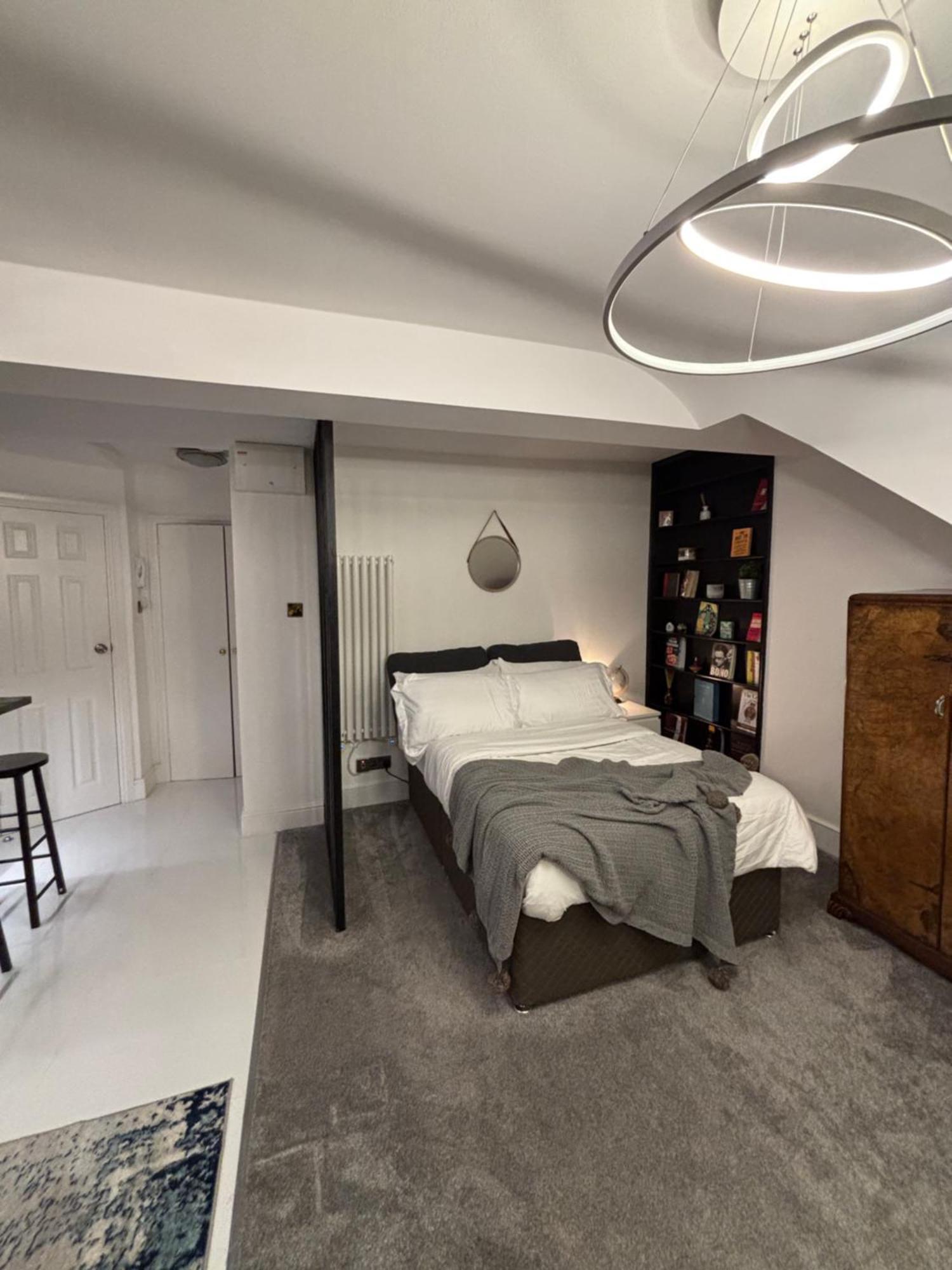 Newly Renovated Modern Studio Apartment In West Kensington 伦敦 外观 照片